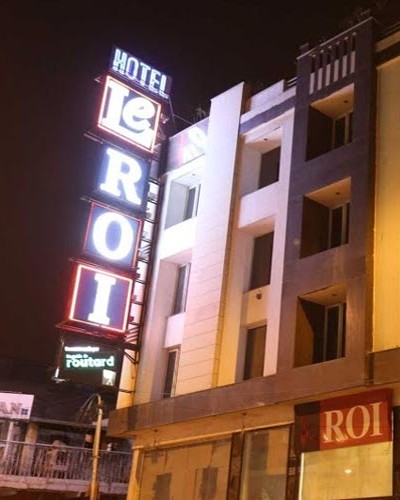 Escorts in Hotel Le Roi New Delhi